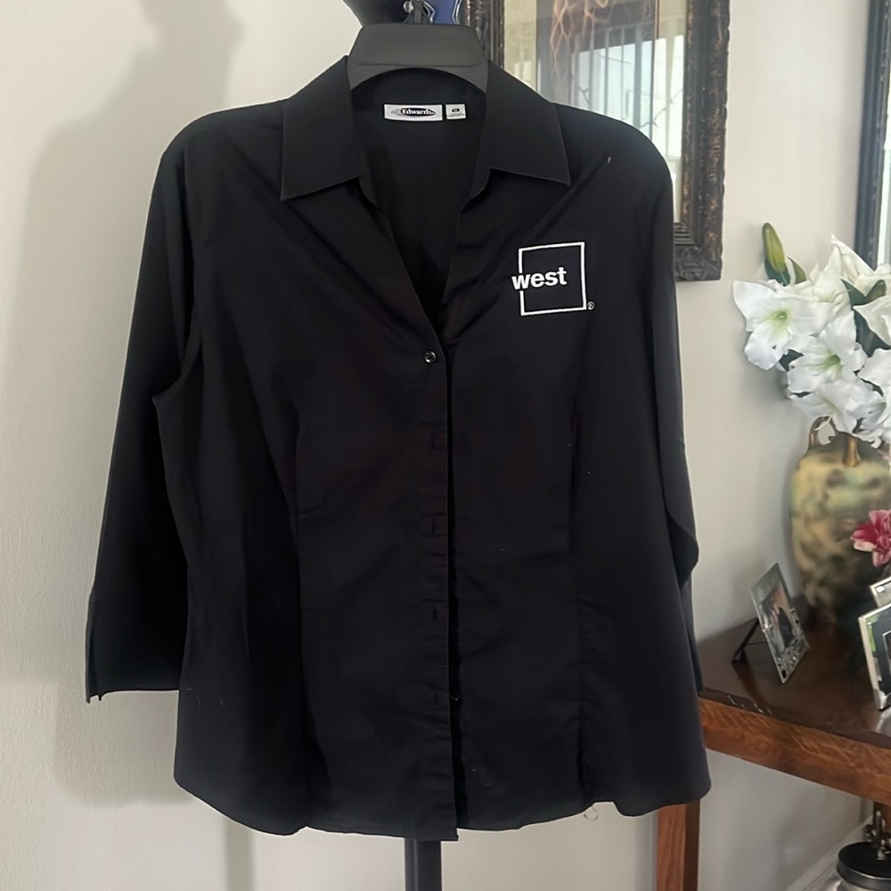 Ladies Button up V-Neck Shirt.  3/4 sleeves with slits.  Lady’s Medium.